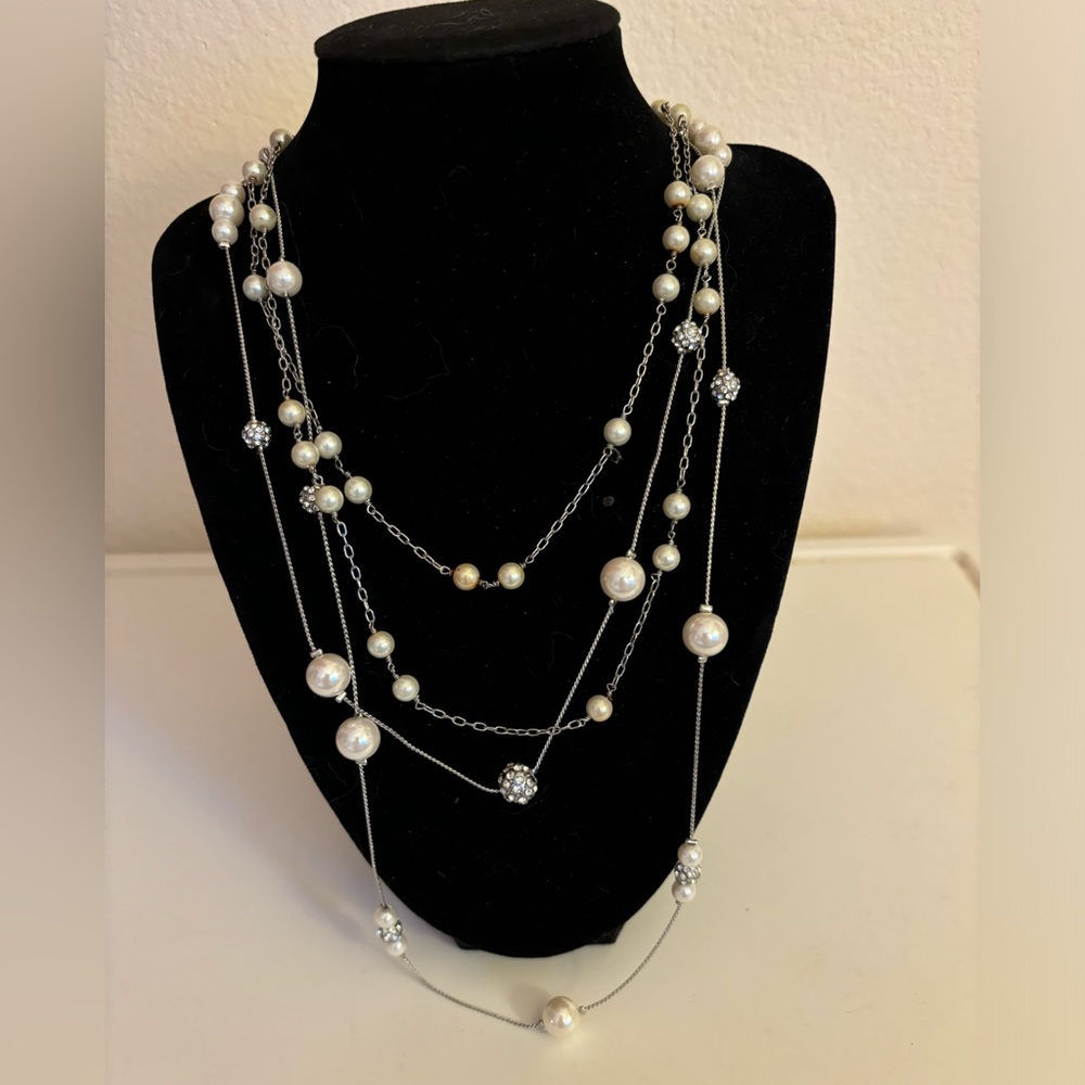 2 Beautiful Vintage Necklaces, Faux Pearl and‎ Silver Tone Chain Statement